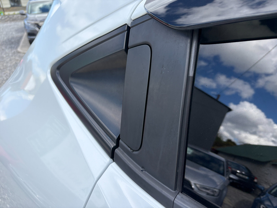 2019 Honda Vezel - image 14