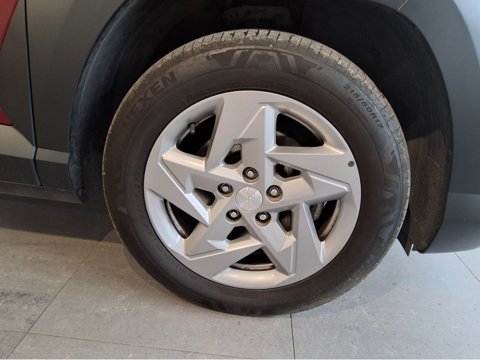 2024 Hyundai Kona - image 7