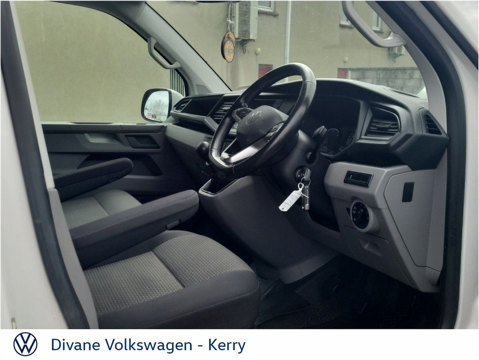 2021 Volkswagen Transporter - image 8