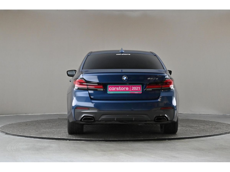 2021 BMW 5 Series - image 7