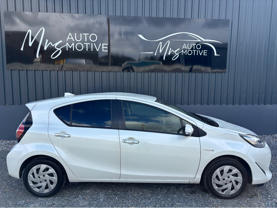 2019 Toyota Aqua - image 2