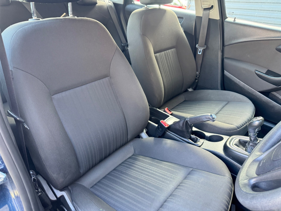 2012 Opel Astra - image 10