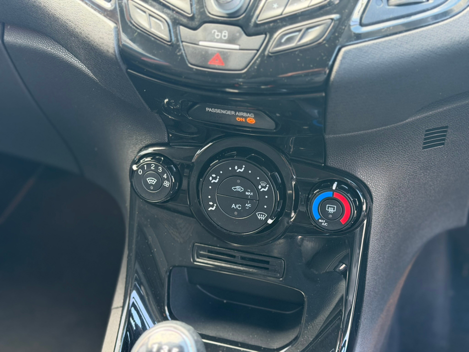 2016 Ford Fiesta - image 9