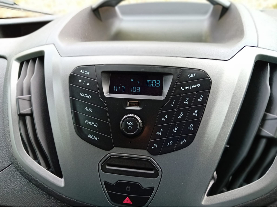 2019 Ford Transit - image 25