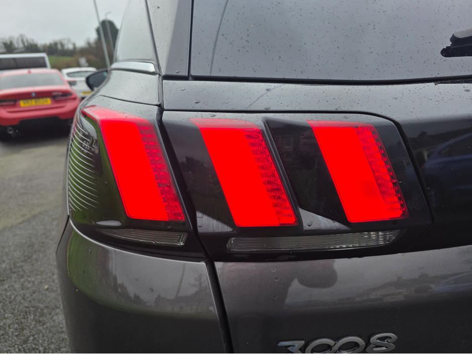 2020 Peugeot 3008 - image 3