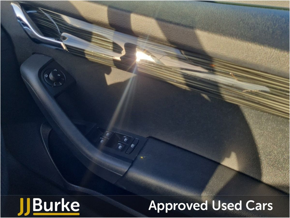 2020 Skoda Octavia - image 18