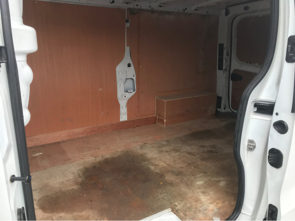 2021 Renault Trafic - image 17