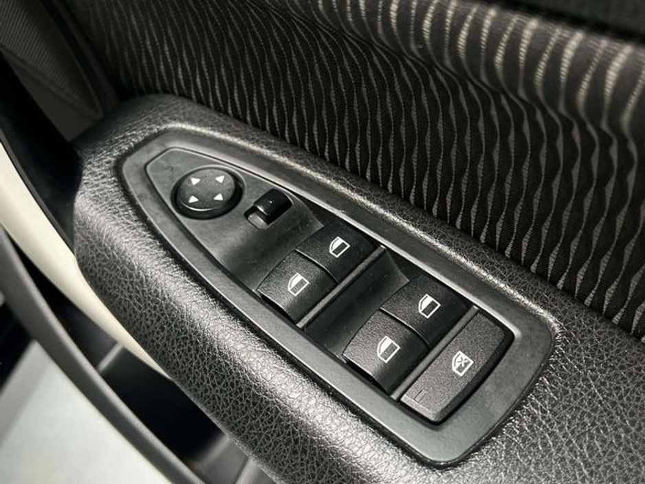 2016 BMW 1 Series - image 24