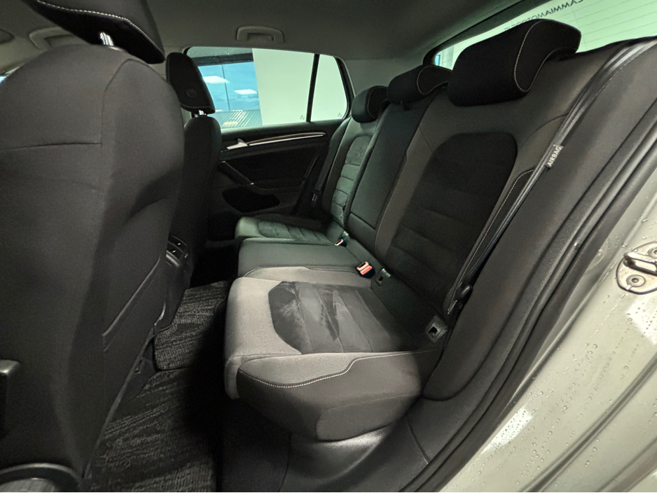 2016 Volkswagen Golf - image 12