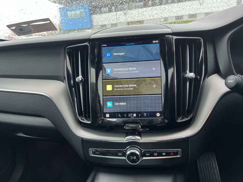 2023 Volvo XC60 - image 8