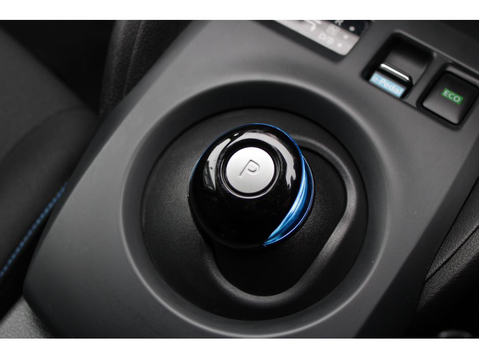 2022 Nissan Leaf - image 16