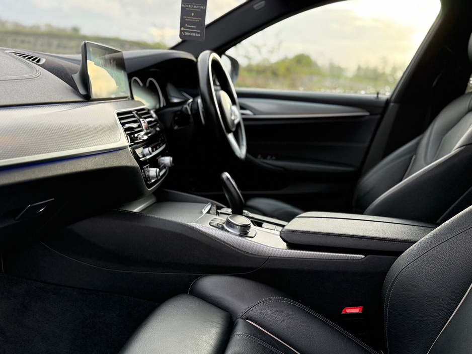 2018 BMW 5 Series - image 9