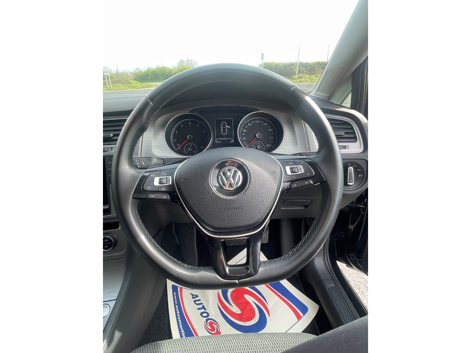 2016 Volkswagen Golf - image 15