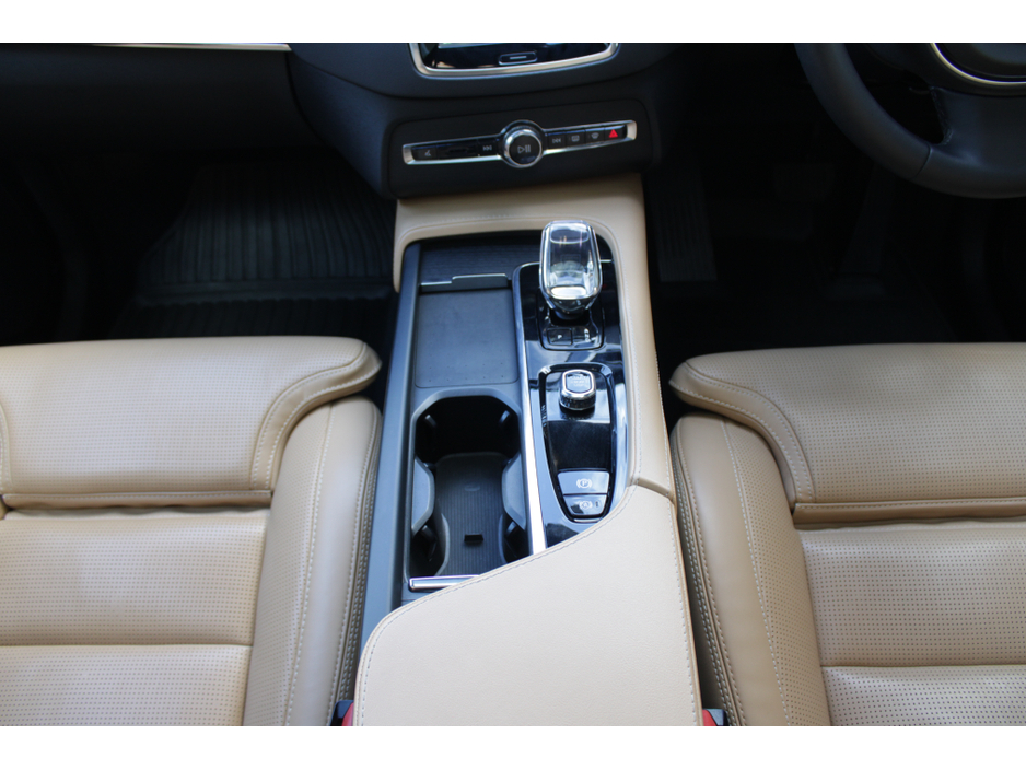 2023 Volvo XC90 - image 20