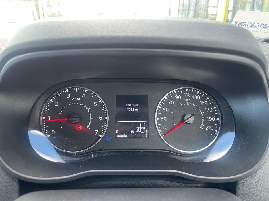 2022 Dacia Duster - image 13