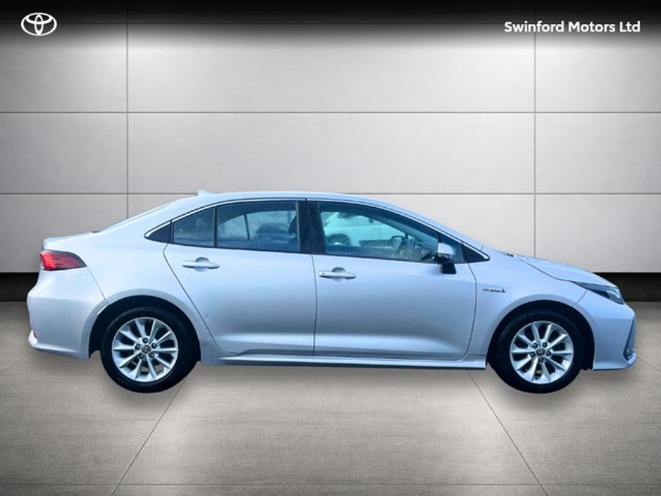 2021 Toyota Corolla - image 3