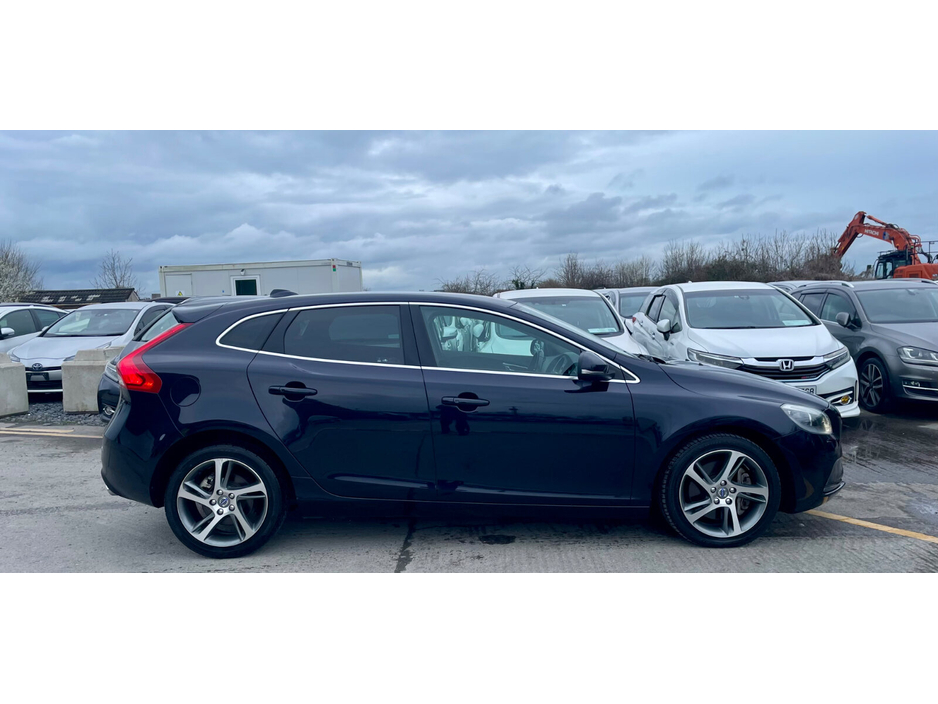 2015 Volvo V40 - image 6