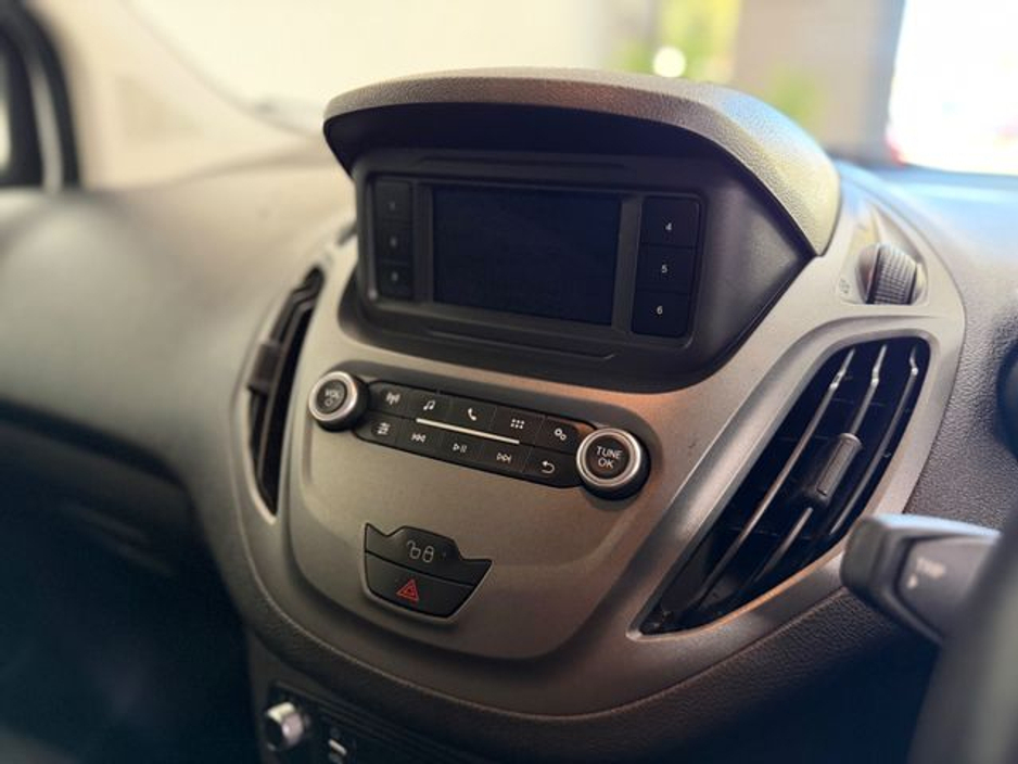 2022 Ford Transit Courier - image 10