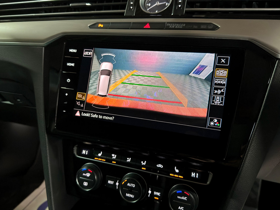 2018 Volkswagen Passat - image 34