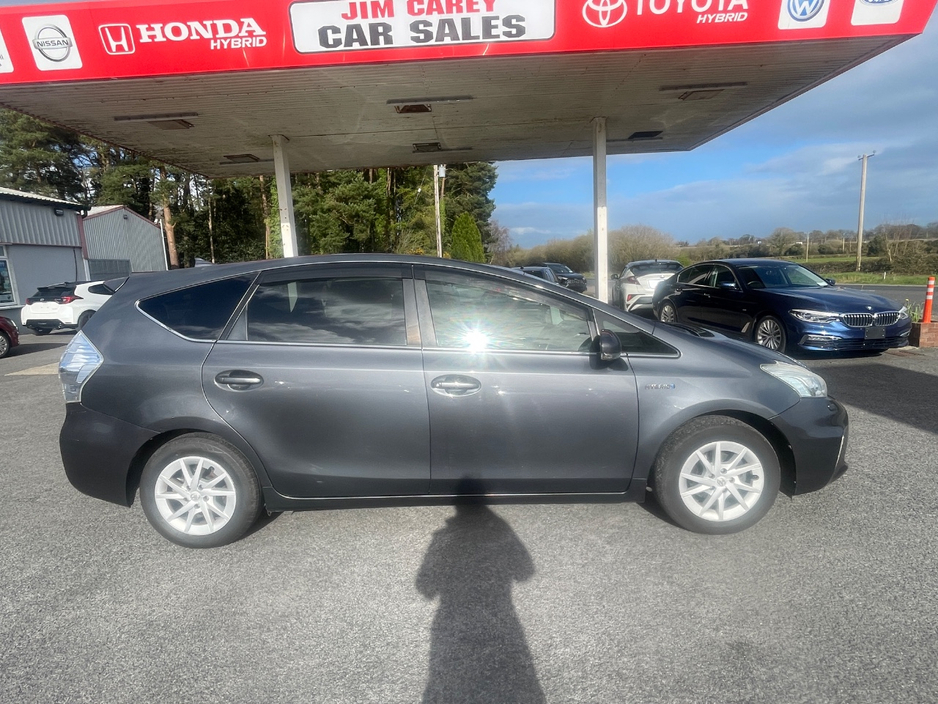 2013 Toyota Prius - image 4