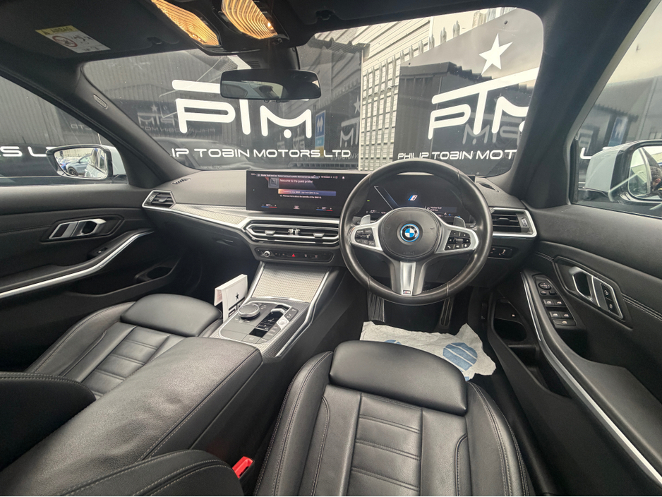 2023 BMW 3 Series - image 16