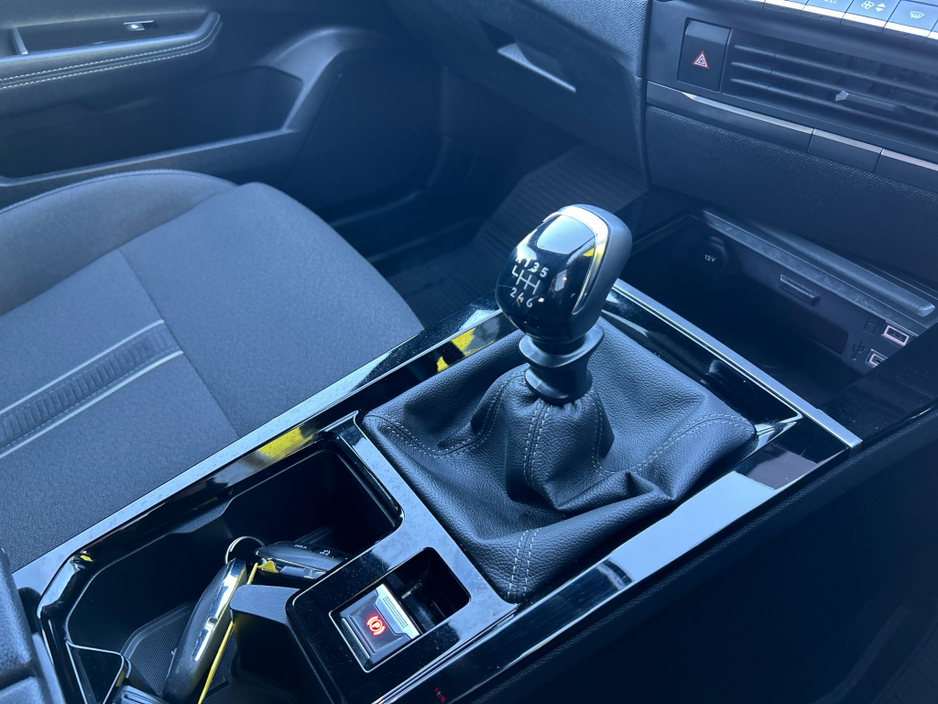 2023 Opel Astra - image 10