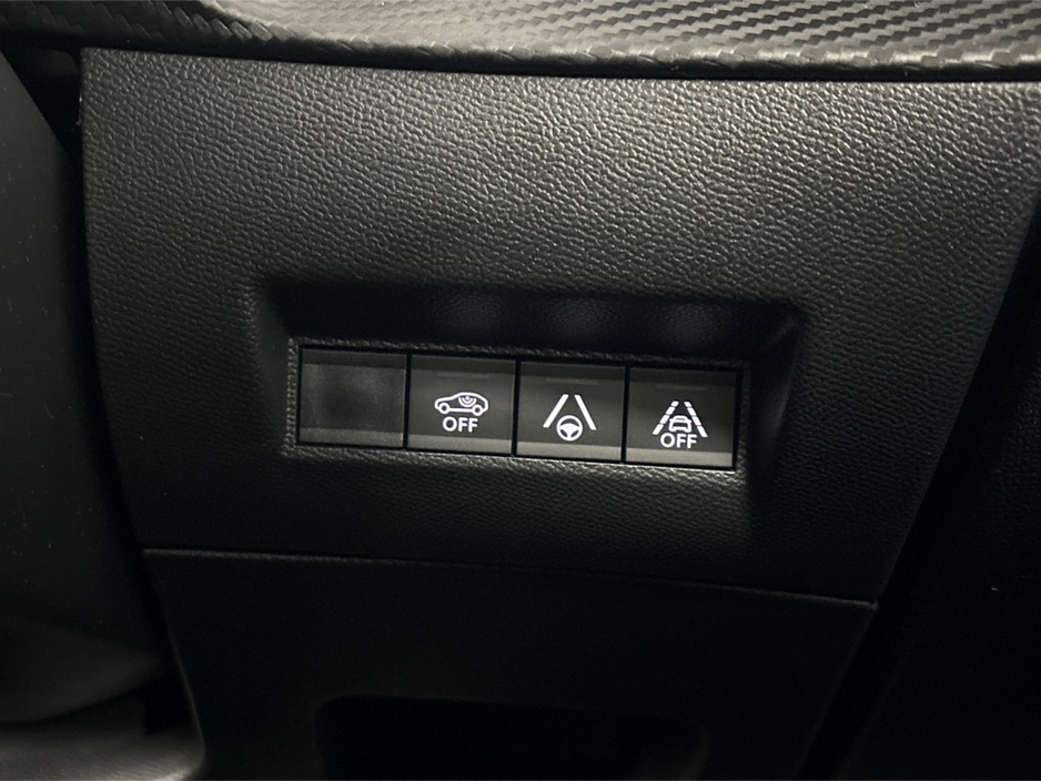 2020 Peugeot 2008 GT 136BHP**PANORAMIC SUNROOF**KEYLESS START**DIGITAL DASH**MULTIFUNCTIONAL STEERING WHEEL**AMBIENT LIGHTING**REVERSE CAMERA**HALF LEATHER INTERIOR**DRIVE MODES**BLUETOOTH** €15,995
