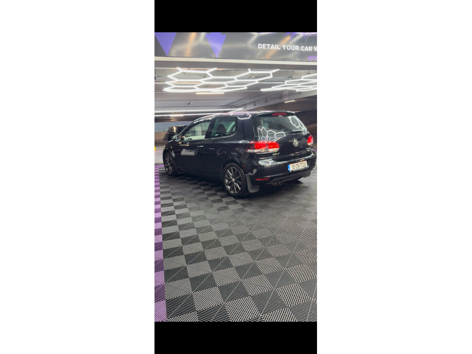 2010 Volkswagen Golf - image 5