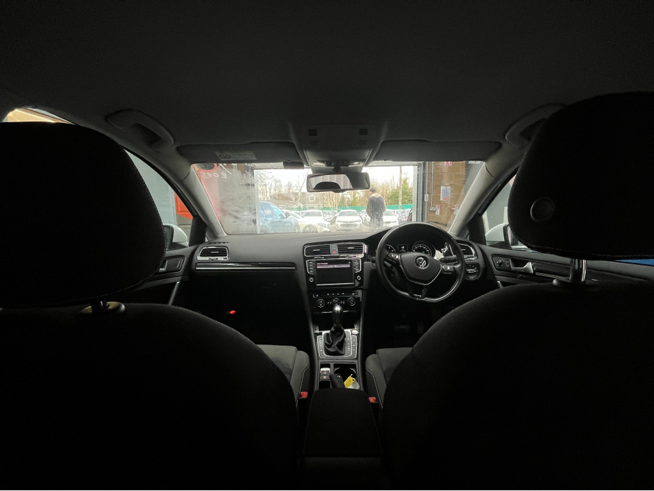 2015 Volkswagen Golf - image 12