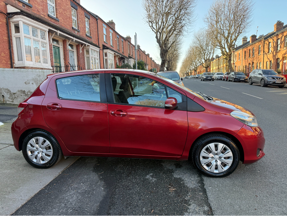 2013 Toyota Yaris - image 4