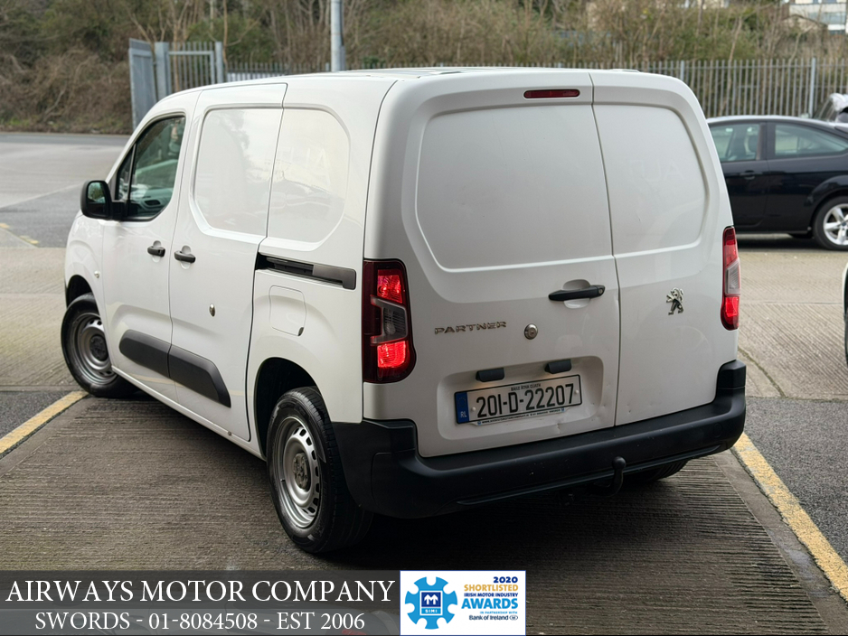 2020 Peugeot Partner - image 14