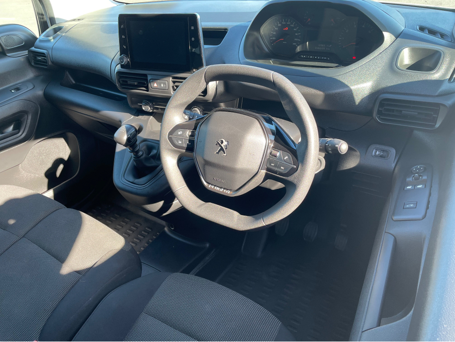 2024 Peugeot Partner - image 19