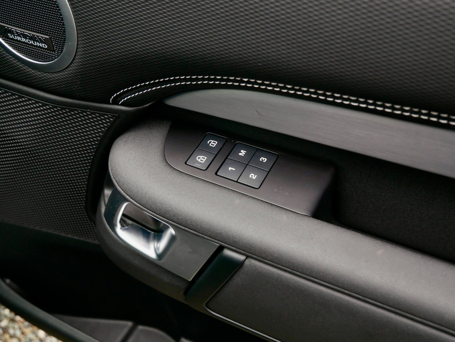 2025 Land Rover Discovery  €138,950