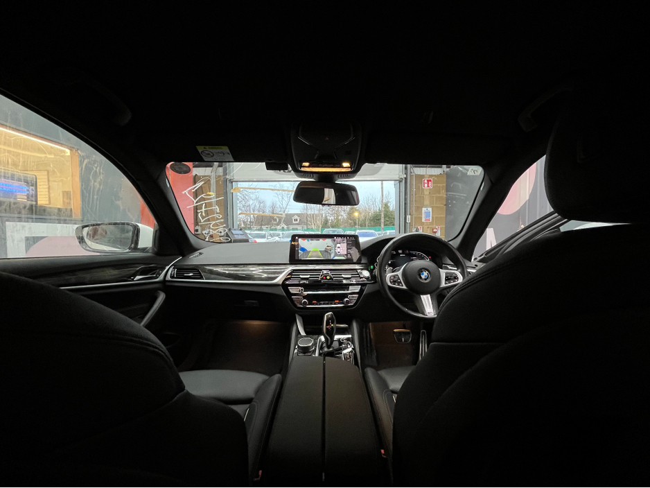 2021 BMW 5 Series - image 16