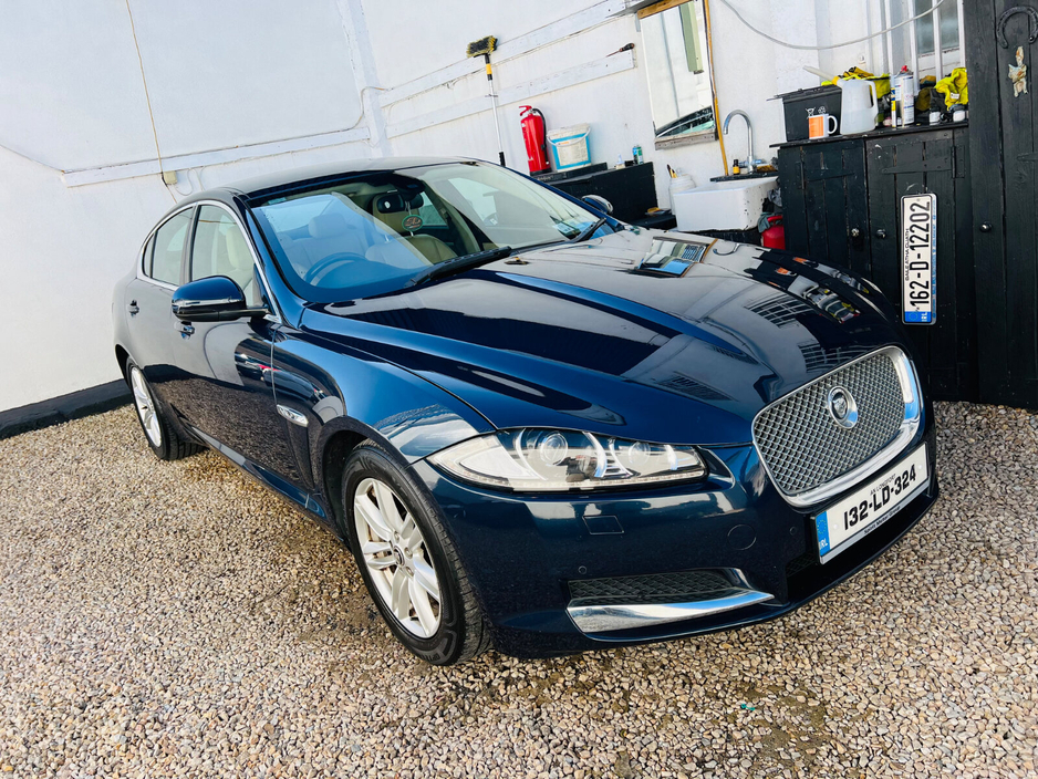 2013 Jaguar XF - image 5