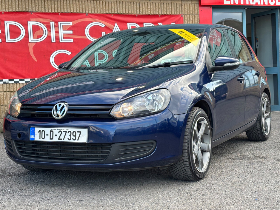 2010 Volkswagen Golf - image 2