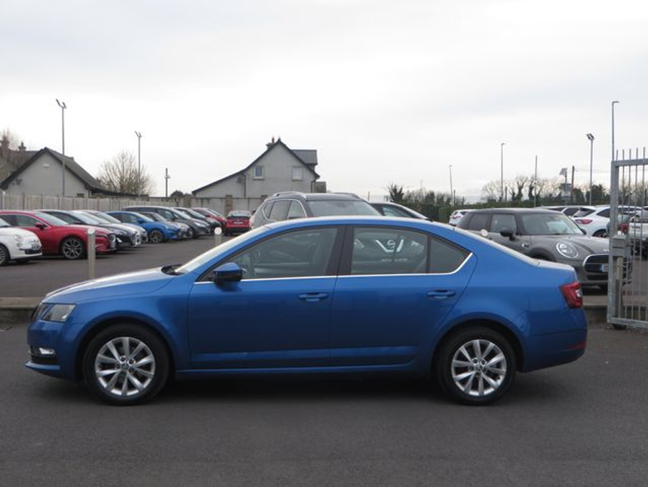 2020 Skoda Octavia - image 5