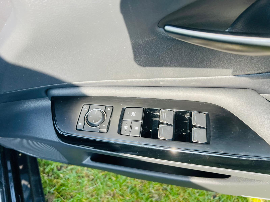 2023 Lexus ES 300 H - image 24