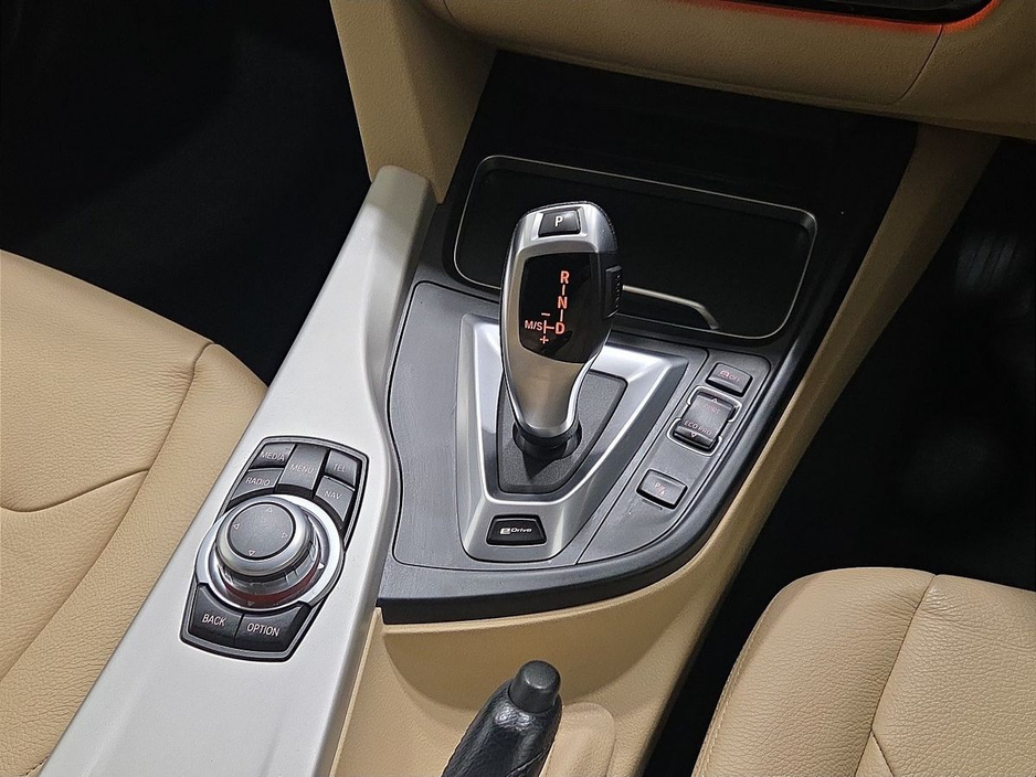 2017 BMW 3 Series 330e SE