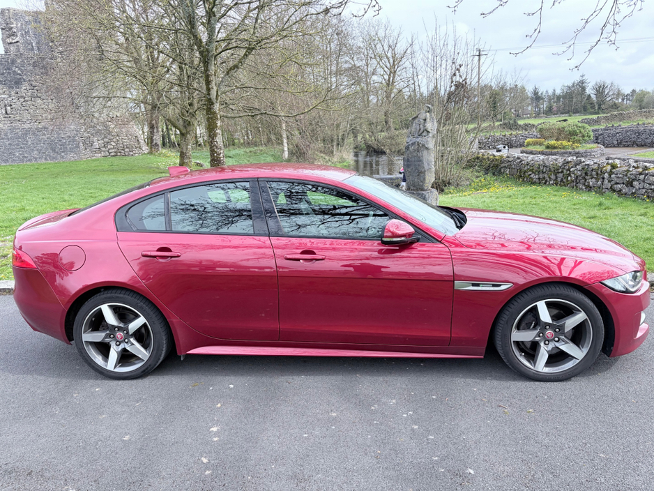 2018 Jaguar XE - image 10