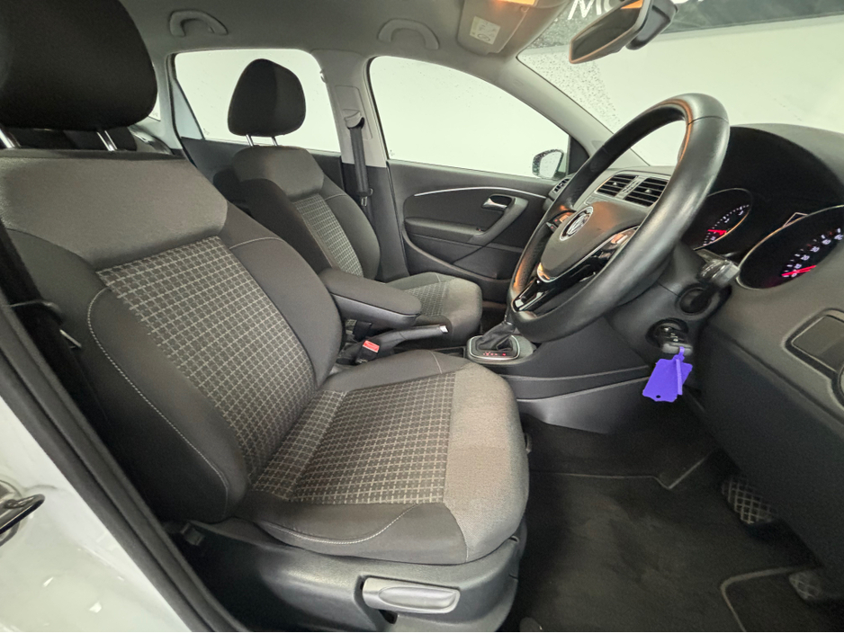 2016 Volkswagen Polo - image 12