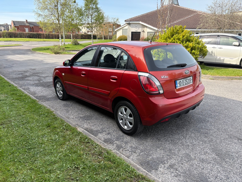 2010 Kia Rio - image 6