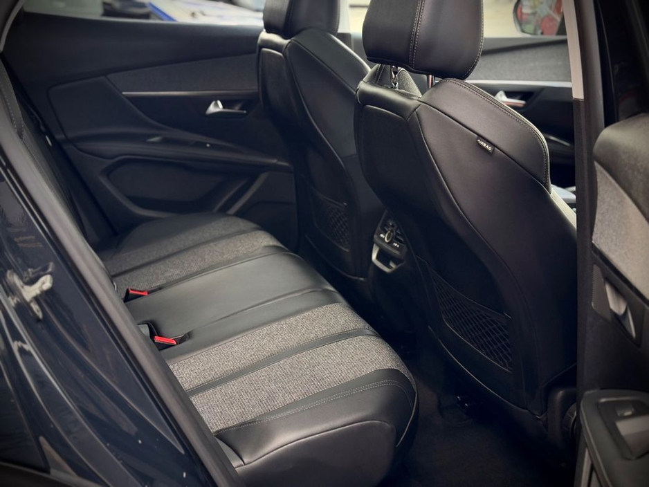 2019 Peugeot 3008 - image 10