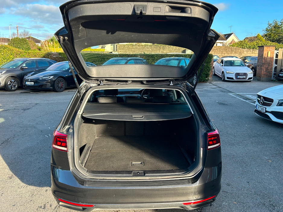2020 Volkswagen Passat - image 14