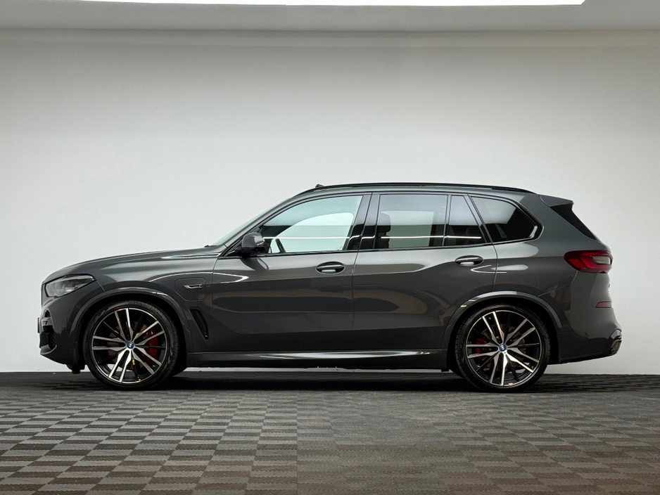 2023 BMW X5 - image 4