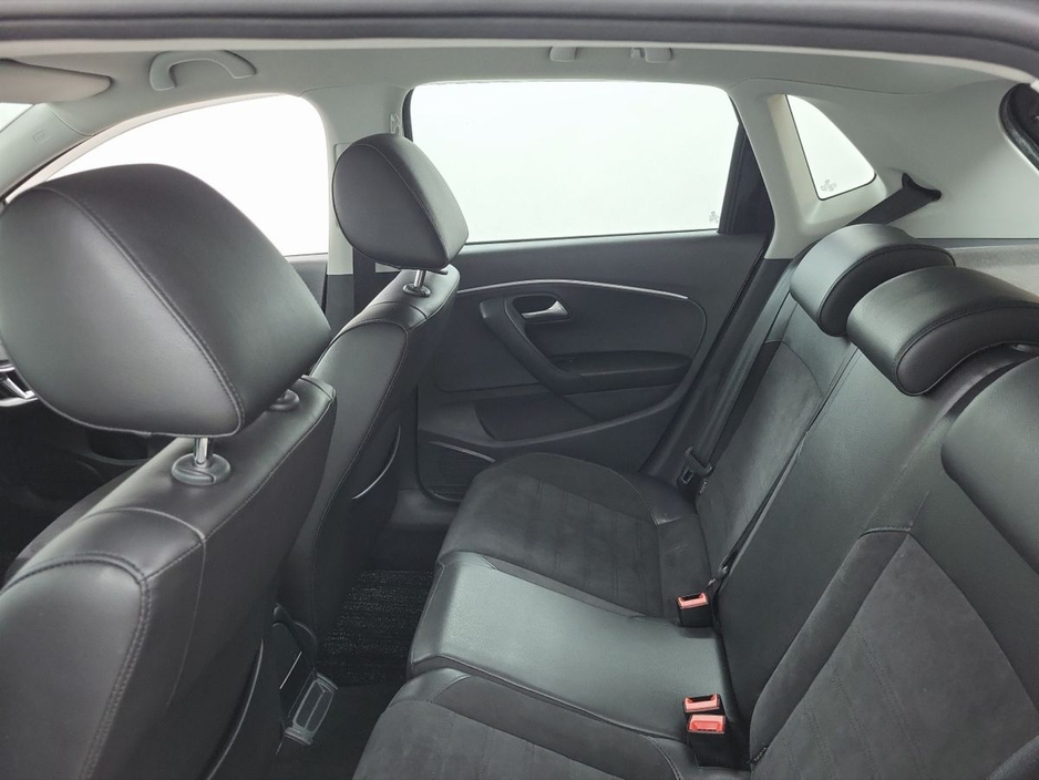 2017 Volkswagen Polo - image 7