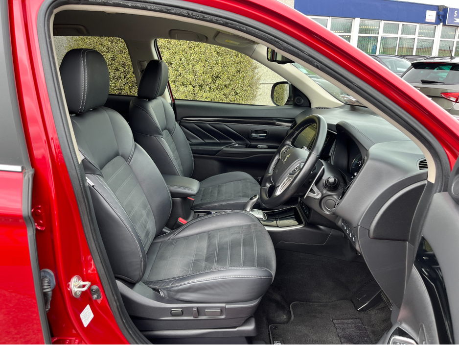 2020 Mitsubishi Outlander - image 11