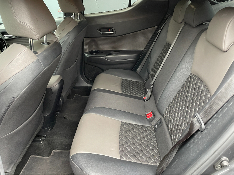 2023 Toyota C-HR - image 14