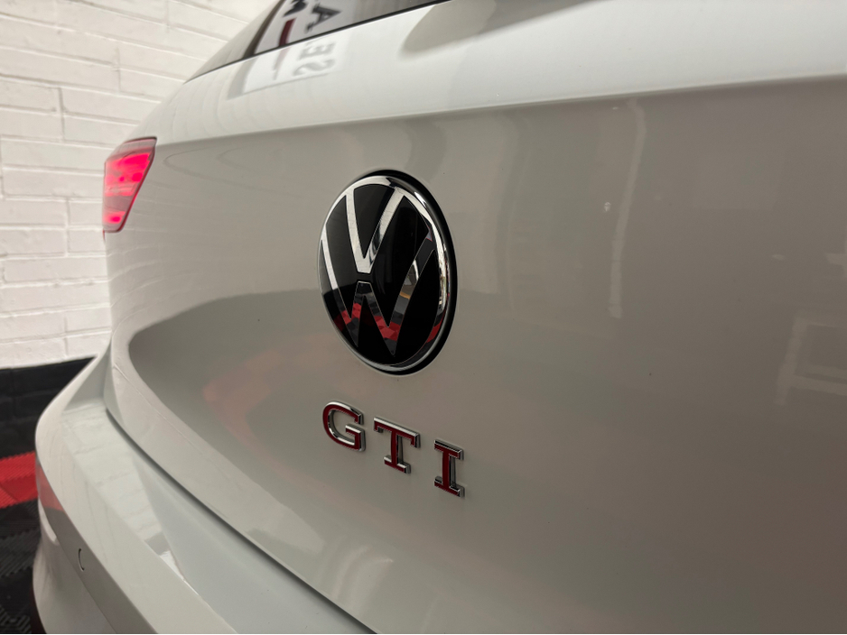 2021 Volkswagen Golf - image 14