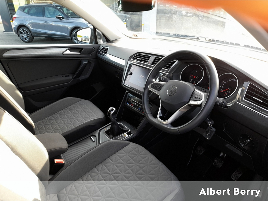 2024 Volkswagen Tiguan - image 11